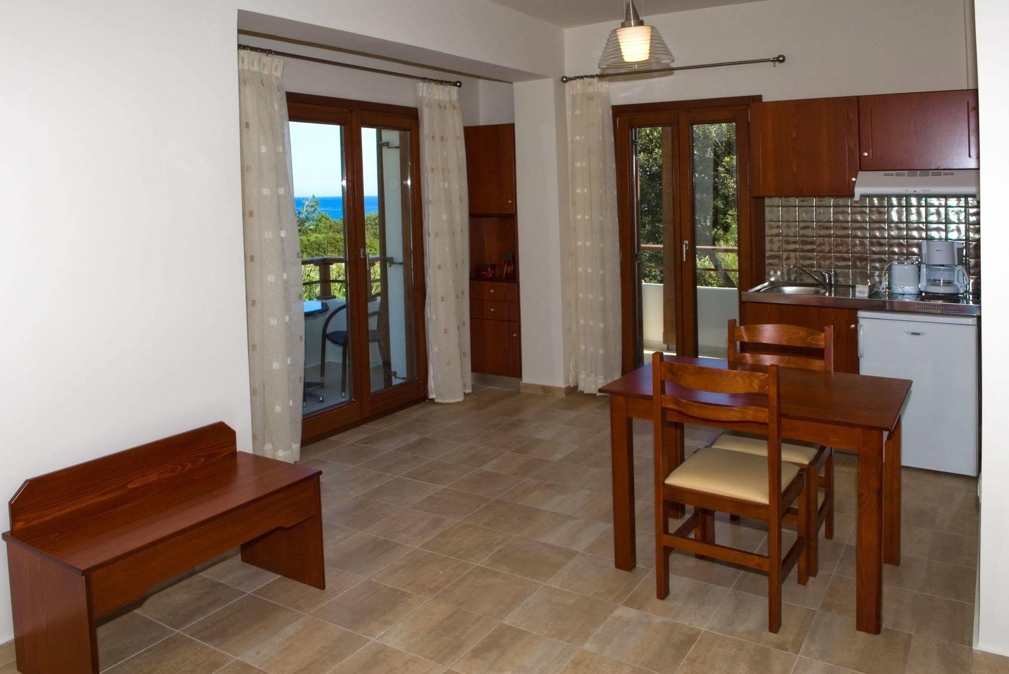 Syia Hotel Sougia Exterior foto